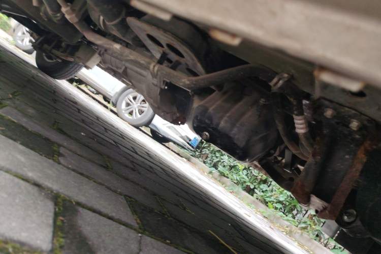 Used Dongfeng Xiaokang C37 2019 1.5L Standard II China VI Emission Standard DK15 Chassis Front Right