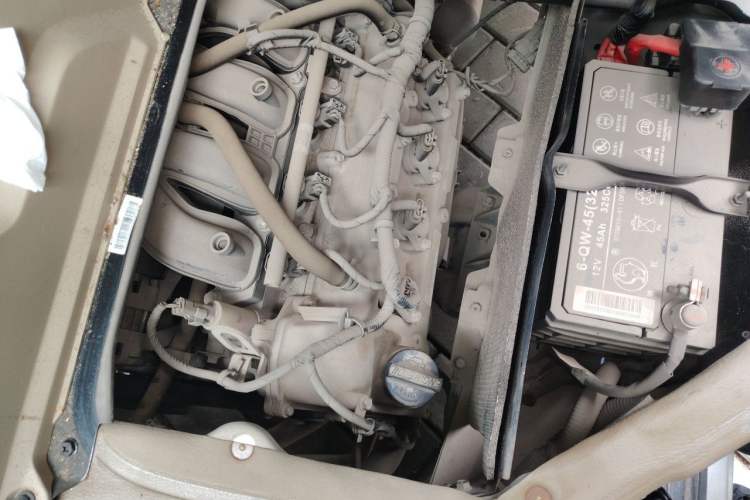 Used Dongfeng Xiaokang C37 2019 1.5L Standard II China VI Emission Standard DK15 Engine Bay Left