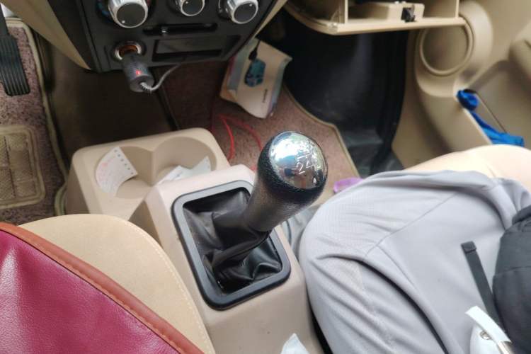 Used Dongfeng Xiaokang C37 2019 1.5L Standard II China VI Emission Standard DK15 Gear Lever