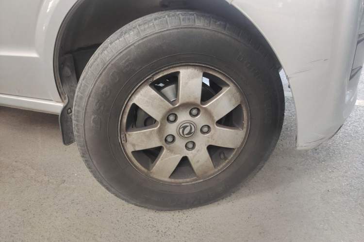 Used Dongfeng Xiaokang C37 2019 1.5L Comfort Edition China VI DK15 Right Front Wheel Hub