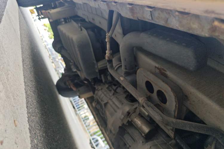 Used Dongfeng Xiaokang C37 2019 1.5L Standard II China VI Emission Standard DK15 Chassis Front Right