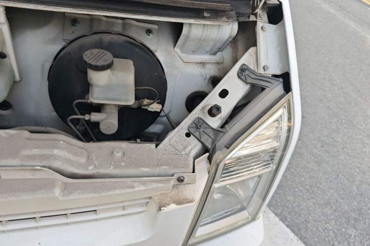 Used Dongfeng Xiaokang C37 2019 1.5L Standard II China VI Emission Standard DK15 Engine Bay Left