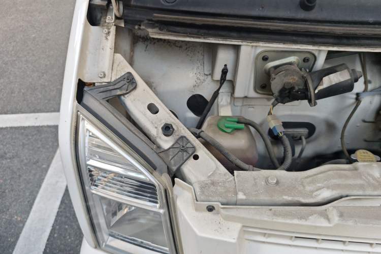 Used Dongfeng Xiaokang C37 2019 1.5L Standard II China VI Emission Standard DK15 Engine Bay Right