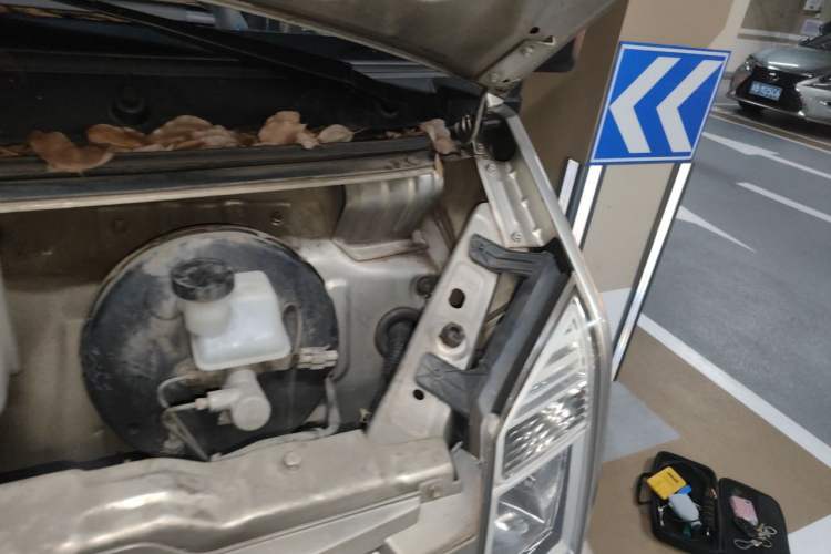 Used Dongfeng Xiaokang C37 2019 1.5L Standard II China VI Emission Standard DK15 Engine Bay Left