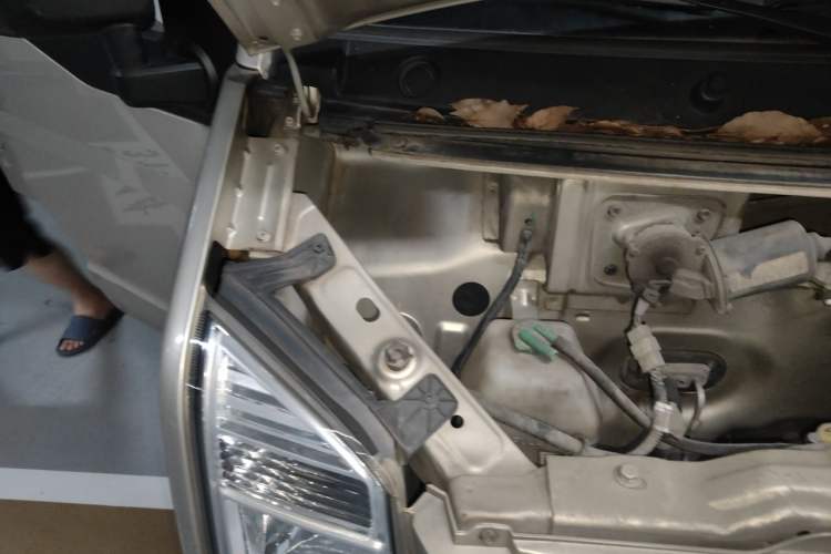 Used Dongfeng Xiaokang C37 2019 1.5L Standard II China VI Emission Standard DK15 Engine Bay Right