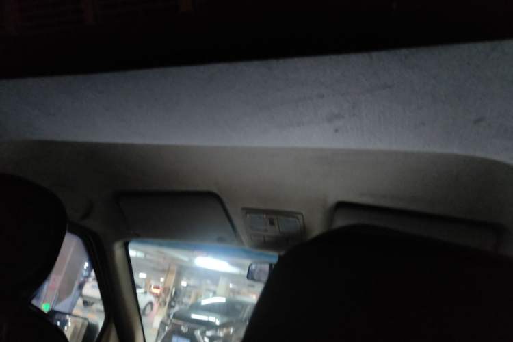 Used Dongfeng Xiaokang C37 2019 1.5L Standard II China VI Emission Standard DK15 Headliner