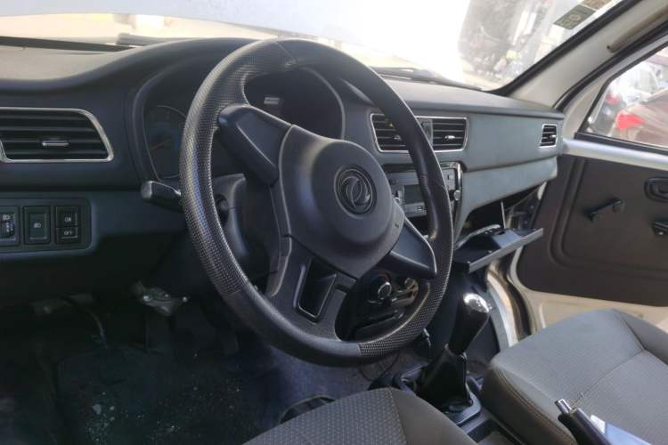 Used Dongfeng Xiaokang D51 2019 1.5L Base Version with Rear Dual Wheels China V Emission Standard DK15 Center Console