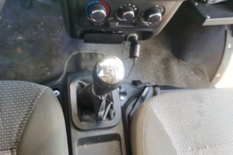 Used Dongfeng Xiaokang D51 2019 1.5L Base Version with Rear Dual Wheels China V Emission Standard DK15 Gear Lever