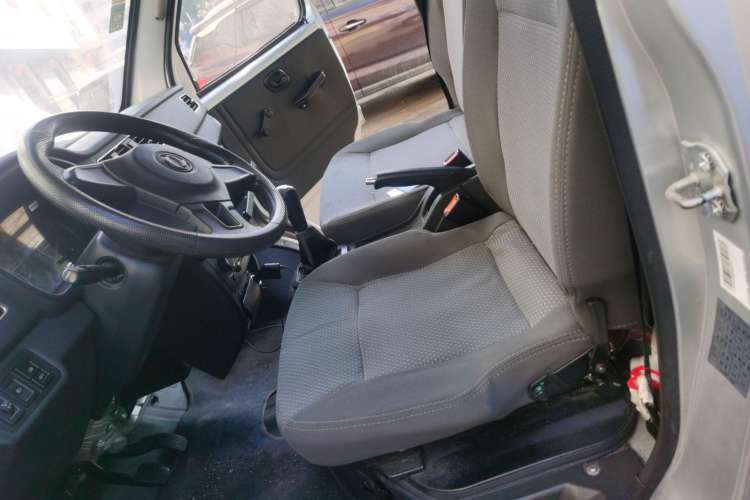 Used Dongfeng Xiaokang D51 2019 1.5L Base Version with Rear Dual Wheels China V Emission Standard DK15 Left Front Seat