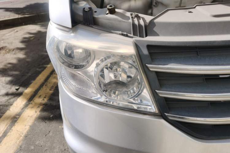 Used Dongfeng Xiaokang D51 2019 1.5L Base Version with Rear Dual Wheels China V Emission Standard DK15 Right Front Headlight