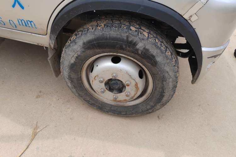Used Dongfeng Xiaokang D51  Right Front Wheel Hub