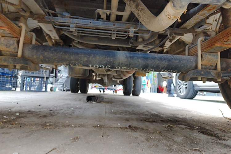 Used Dongfeng Xiaokang D52 2019 1.5L Revised Base Version with Dual Rear Wheels National Emission Standard VI DK15 Chassis Front