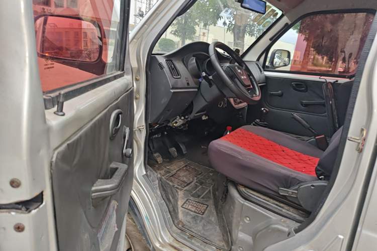 Used Dongfeng Xiaokang D52 2019 1.5L Base Version with Rear Dual Wheels China V Emission Standard DK15 Driver Seat