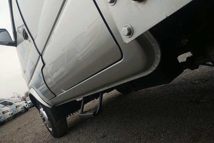 Used Dongfeng Xiaokang D52 2019 1.5L Revised Base Version with Dual Rear Wheels National Emission Standard VI DK15 Left Side Sill