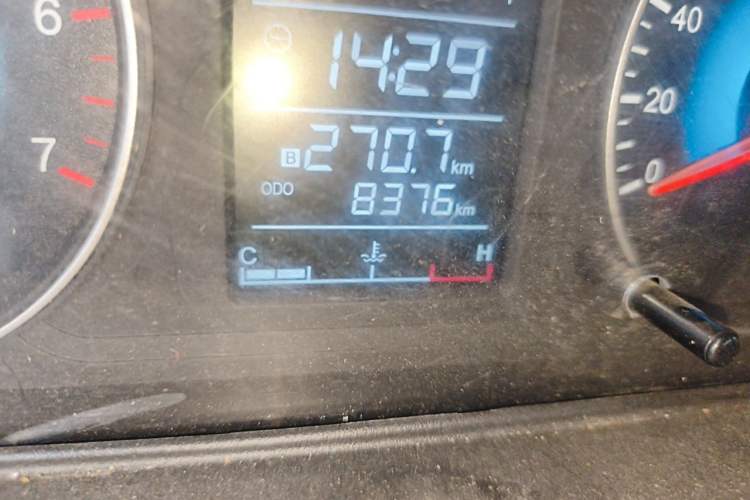 Used Dongfeng Xiaokang D52 2019 1.5L Revised Base Version with Dual Rear Wheels National Emission Standard VI DK15 Odometer Close Up