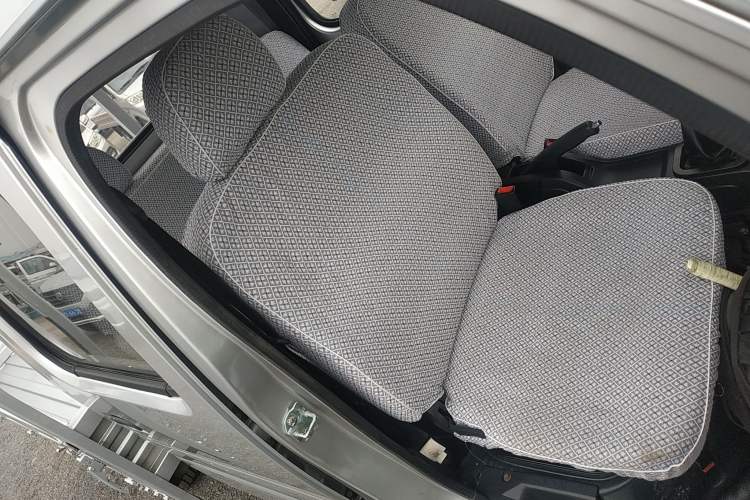 Used Dongfeng Xiaokang D52 2019 1.5L Revised Base Version with Dual Rear Wheels National Emission Standard VI DK15 Right Front Seat