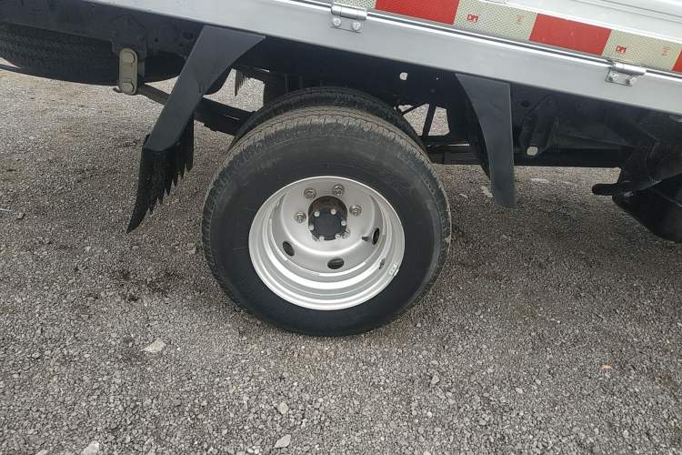 Used Dongfeng Xiaokang D52 2019 1.5L Revised Base Version with Dual Rear Wheels National Emission Standard VI DK15 Right Rear Wheel Hub