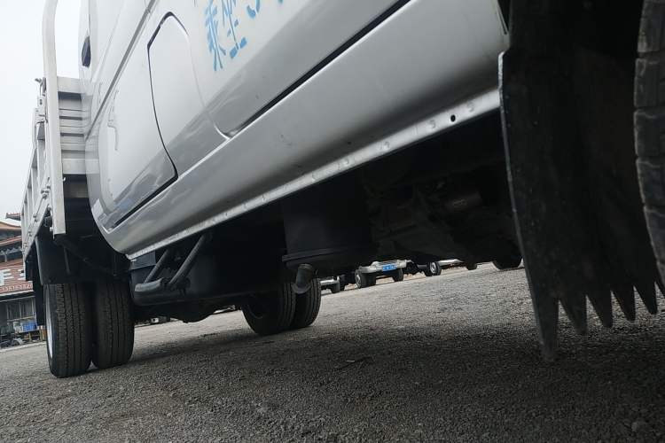 Used Dongfeng Xiaokang D52 2019 1.5L Revised Base Version with Dual Rear Wheels National Emission Standard VI DK15 Right Side Sill