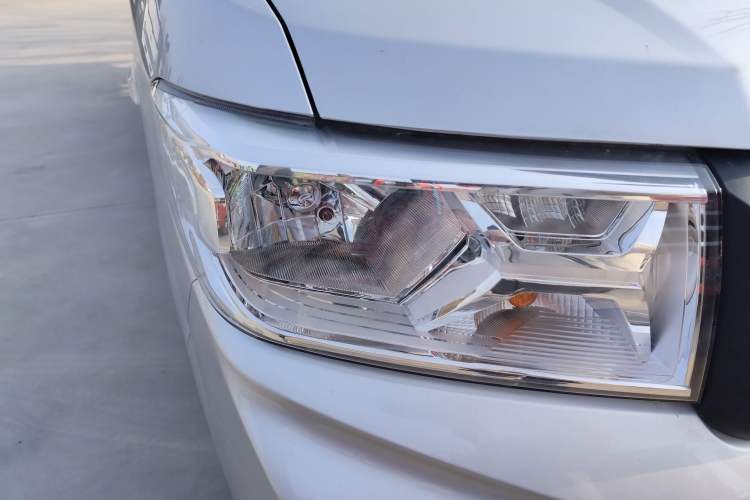 Used Dongfeng Xiaokang D72 2023 1.6L LV0 SFG16C Right Front Headlight