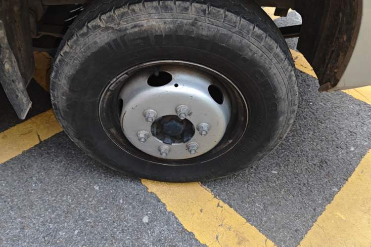 Used Dongfeng Xiaokang D72 2023 1.6L LV0 SFG16C Right Front Wheel Hub