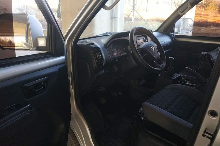 Used Dongfeng Xiaokang D72PLUS 2022 1.6L Restyled LV0 Interior 3
