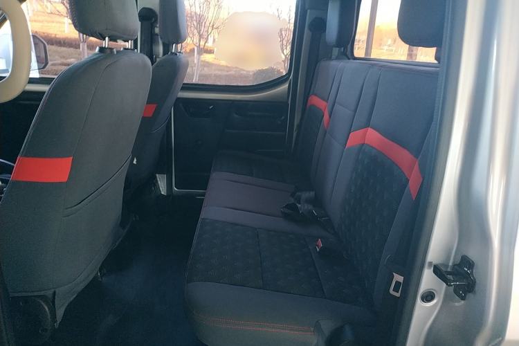 Used Dongfeng Xiaokang D72PLUS 2022 1.6L Restyled LV0 Interior 4