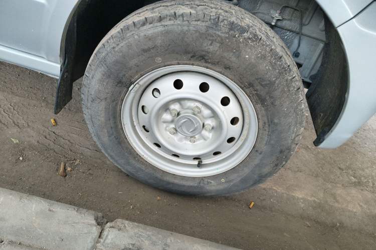 Used Dongfeng Xiaokang EC36 2022 Standard Edition CATL Battery Right Front Wheel Hub