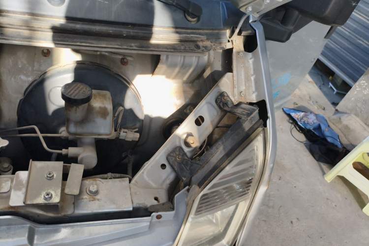 Used Dongfeng Xiaokang EC36 2017 Base Model Engine Bay Left