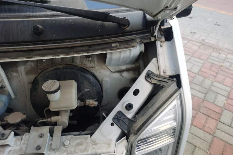 Used Dongfeng Xiaokang EC36 2017 Base Model Engine Bay Left