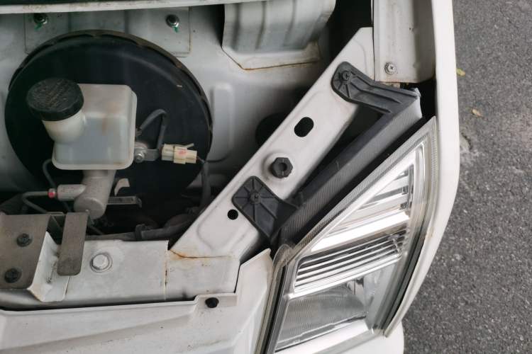 Used Dongfeng Xiaokang EC36 2017 Base Model Engine Bay Left