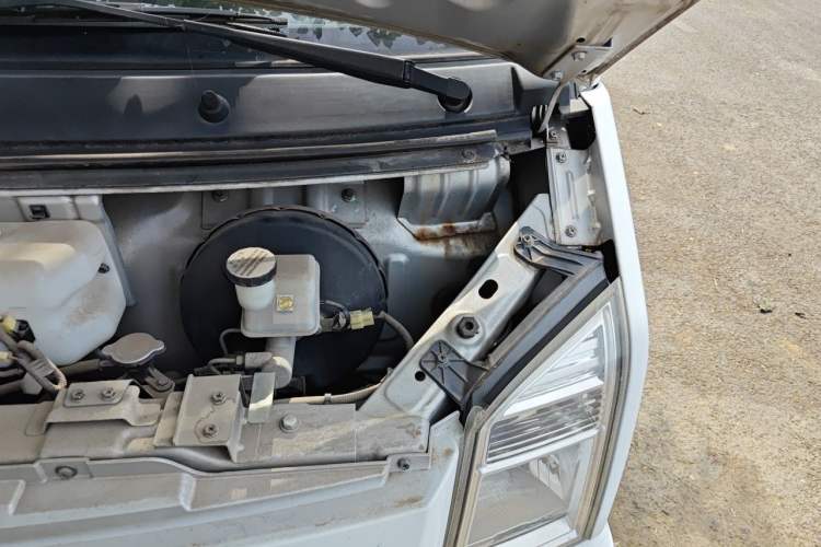 Used Dongfeng Xiaokang EC36 2017 Base Model Engine Bay Left