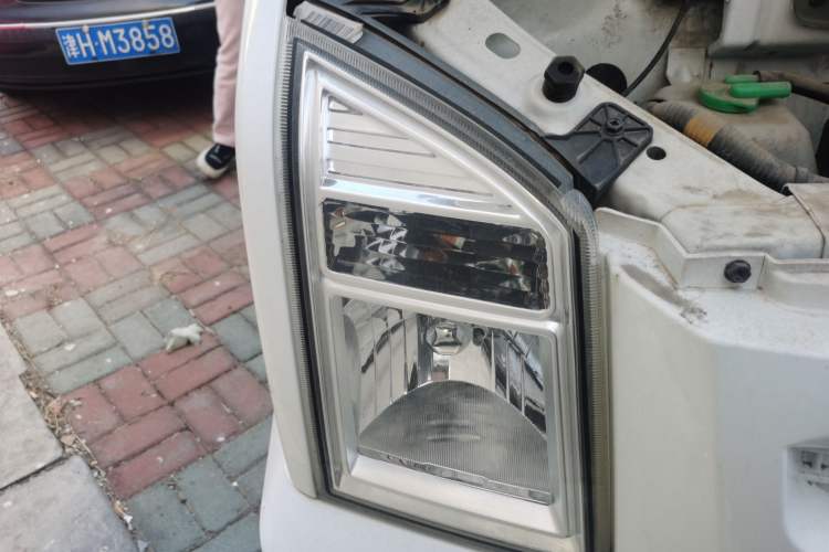 Used Dongfeng Xiaokang EC36 2017 Base Model Right Front Headlight