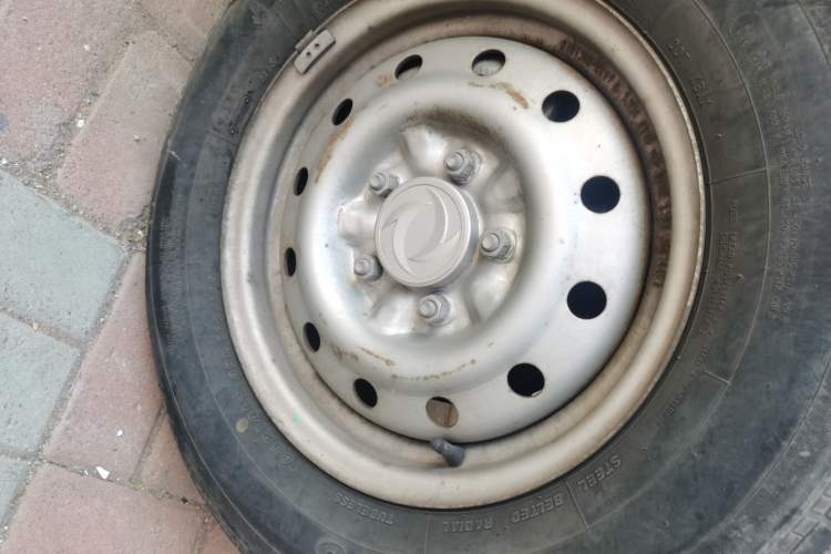 Used Dongfeng Xiaokang EC36 2017 Base Model Right Front Wheel Hub