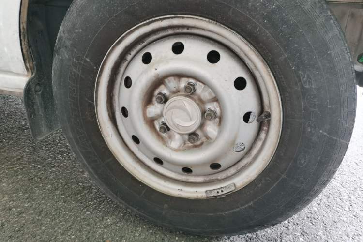 Used Dongfeng Xiaokang EC36 2017 Base Model Right Front Wheel Hub