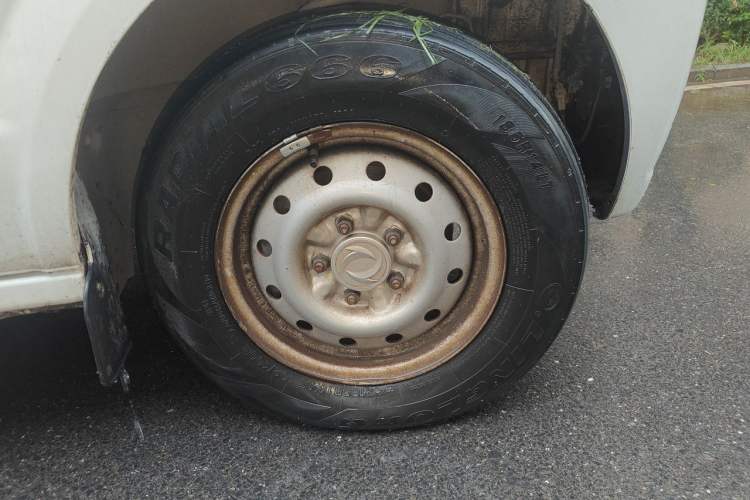 Used Dongfeng Xiaokang EC36 2017 Base Model Right Front Wheel Hub
