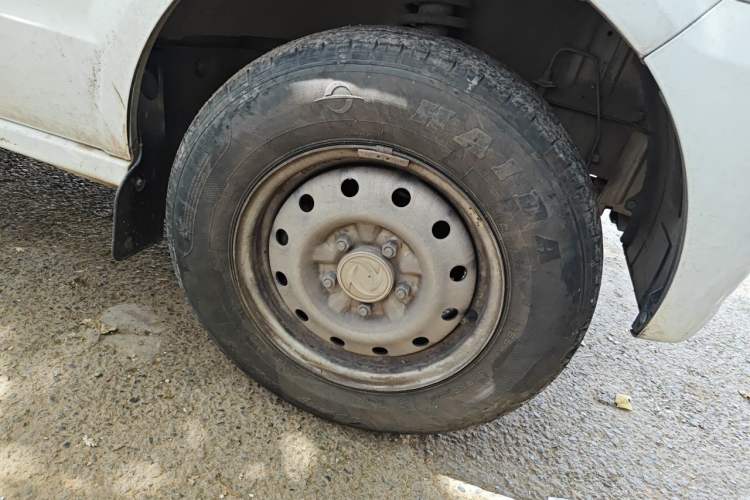 Used Dongfeng Xiaokang EC36 2017 Base Model Right Front Wheel Hub