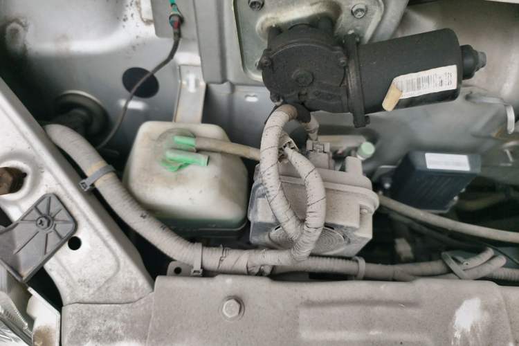 Used Dongfeng Xiaokang EC36 2018 Standard-Model Sandton Battery Engine Bay Right
