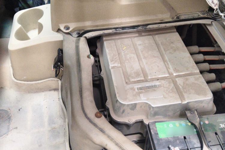 Used Dongfeng Xiaokang EC36 2018 Standard-Model Sandton Battery Engine Bay Right