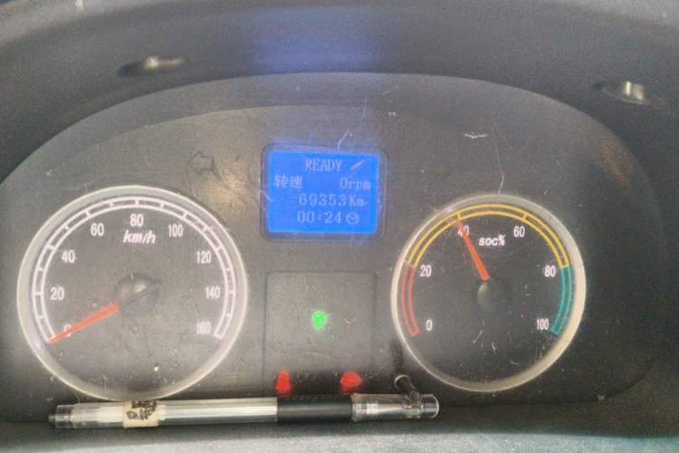 Used Dongfeng Xiaokang EC36 2018 Standard-Model Sandton Battery Odometer Close Up