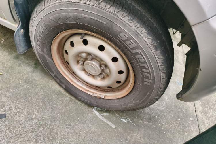 Used Dongfeng Xiaokang EC36 2018 Standard-Model Sandton Battery Right Front Wheel Hub