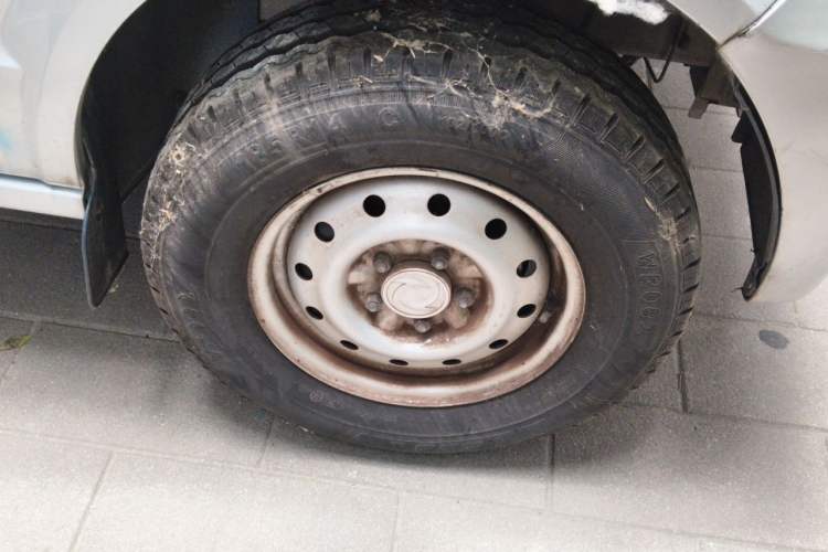 Used Dongfeng Xiaokang EC36 2018 Standard-Model Sandton Battery Right Front Wheel Hub