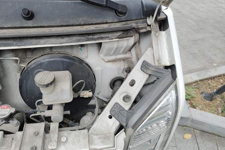 Used Dongfeng Xiaokang EC36 2018 Standard-Model Sandton Battery Engine Bay Left