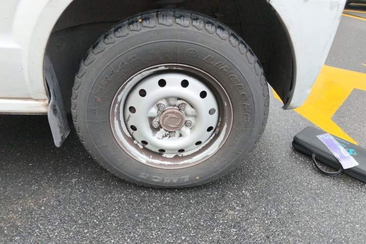 Used Dongfeng Xiaokang EC36 2018 Standard Model Starheng Battery Right Front Wheel Hub