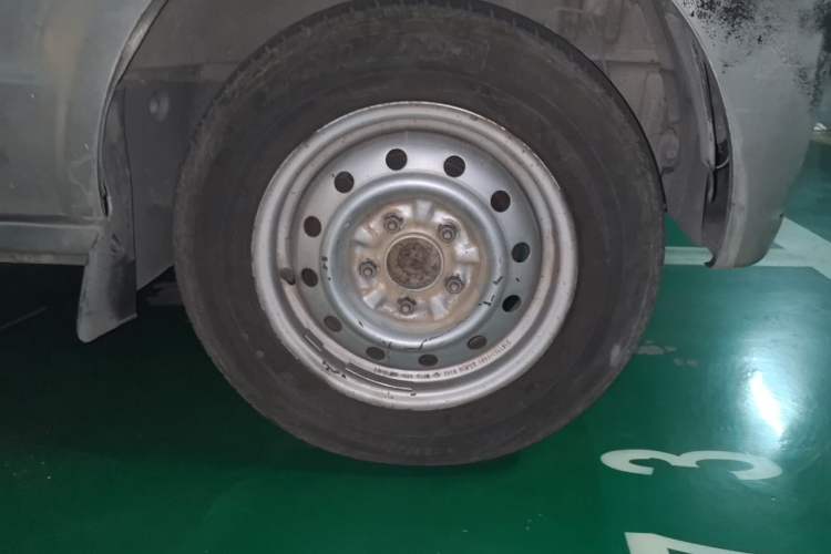 Used Dongfeng Xiaokang EC36 2020 Standard Model CATL Battery Right Front Wheel Hub