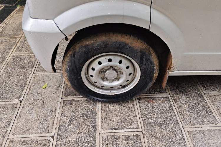 Used Dongfeng Xiaokang EC36 2020 Standard Model CATL Battery Right Front Wheel Hub
