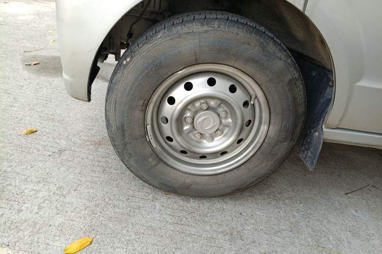 Used Dongfeng Xiaokang EC36 2021 Standard Model Guoxuan Hi-Tech Battery Left Front Wheel Hub
