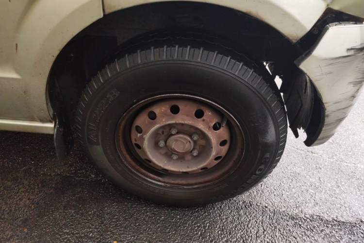 Used Dongfeng Xiaokang EC36 2021 Standard Model Guoxuan Hi-Tech Battery Right Front Wheel Hub