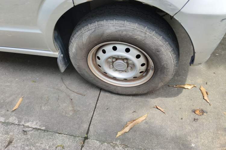 Used Dongfeng Xiaokang EC36 2021 Standard Model Ningde Times Battery Right Front Wheel Hub