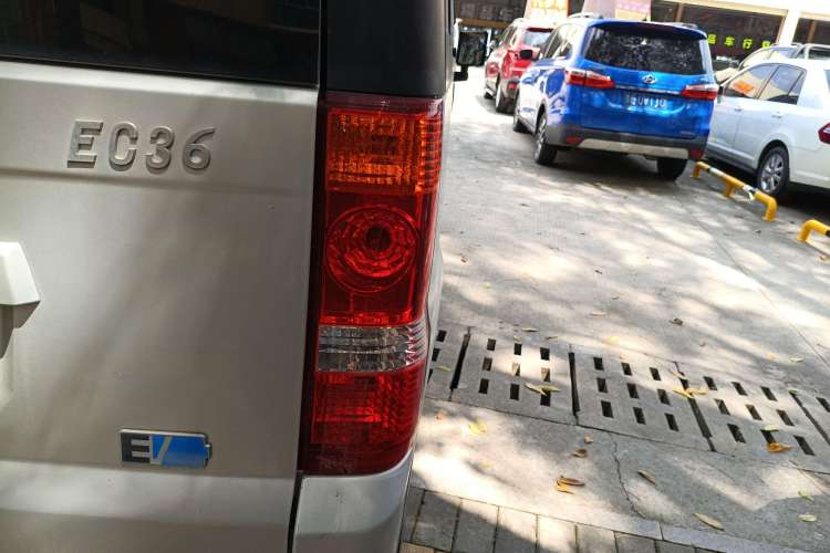 Used Dongfeng Xiaokang EC36 2021 Standard Model Guoxuan Hi-Tech Battery Right Rear Taillight