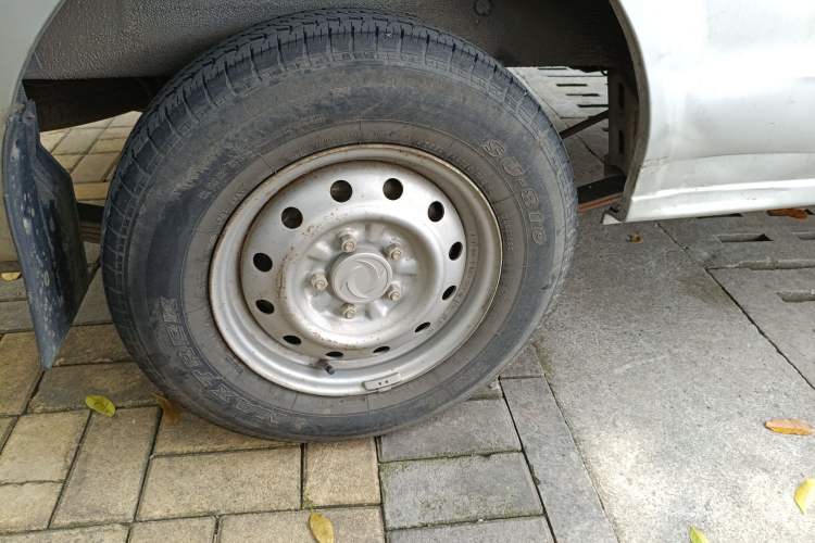 Used Dongfeng Xiaokang EC36 2021 Standard Model Guoxuan Hi-Tech Battery Right Rear Wheel Hub